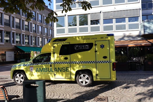 Ambulance met gepaste spoed naar A2 in Naarden