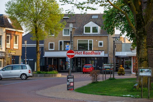 Brandgerucht bij bedrijf aan Nijverheidsweg in Huizen