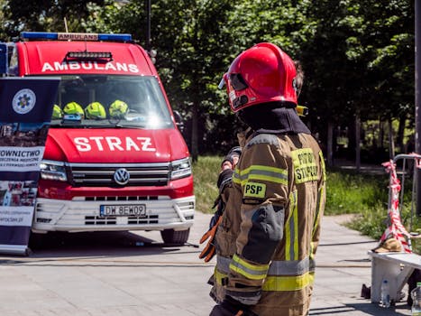 Brandweer helpt ambulance aan Laarderweg in Bussum