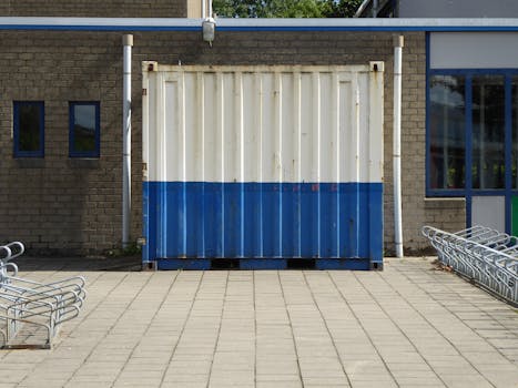 Buitenbrand bij ondergrondse container aan Karel Doormanlaan in Hilversum
