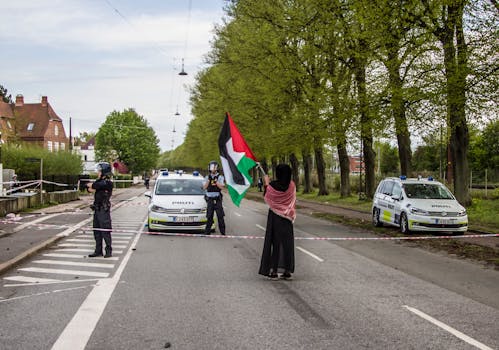 Politie naar demonstratie aan de Rading in Loosdrecht