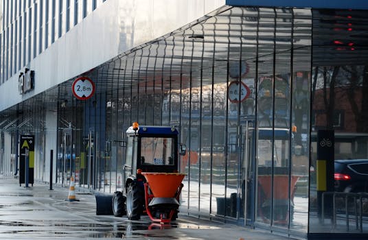 Hulpdiensten doen nacontrole op Oranje Nassauplein in Huizen