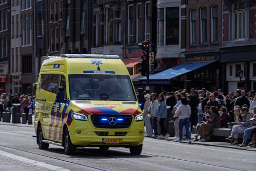 Ambulance met spoed ingezet in Huizen na A1-melding