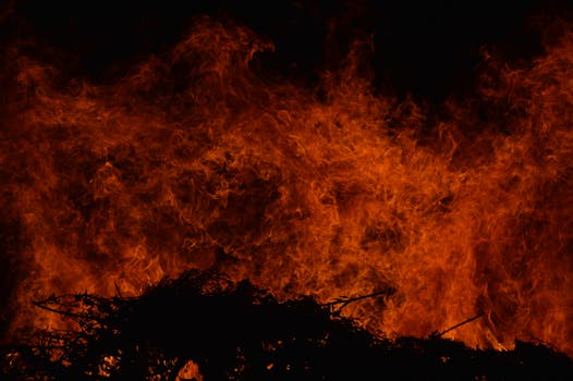 Zeer grote brand in bijgebouw aan 't BreukeleveenseMeentje in Loosdrecht