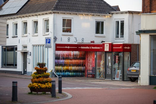 Middelbrand gemeld bij winkel aan Groest in Hilversum