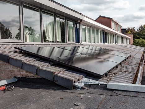 Zonnepanelen op een schuin dak in Oogophuizen? Zo haal je meer rendement dan je denkt