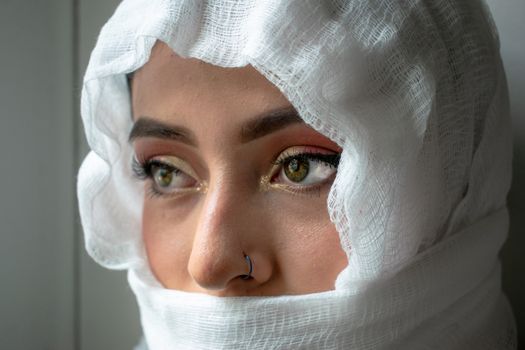 Hila Noorzai uitgelegd: wie ze is en waarom haar naam online zo vaak opduikt