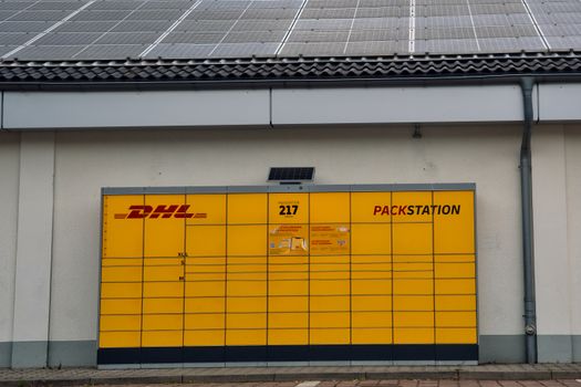 Zonnepanelen pakket voor een plat dak op een woning in Oogophuizen met montagesysteem en panelen in oost-west opstelling