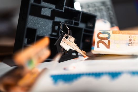 Starter in Oogophuizen bekijkt een hypotheekberekening met DUO-studieschuld op een laptop
