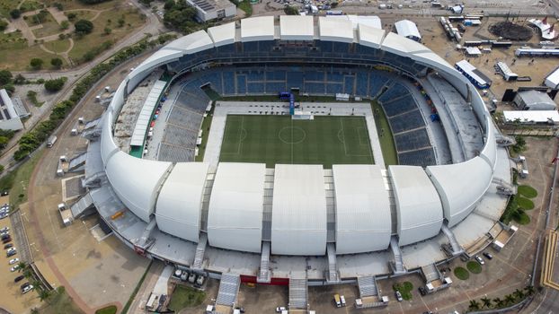 Supporters kijken wk voetbal wedstrijden op groot scherm tijdens een voetbalavond in Oogophuizen