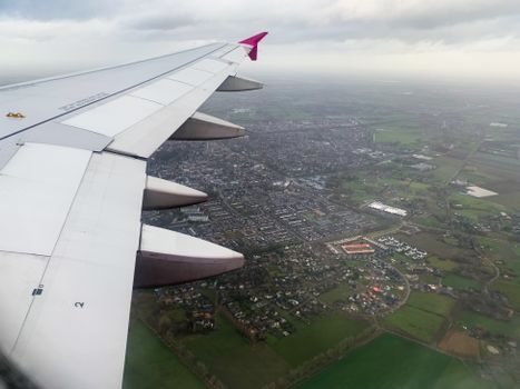 Loyaltykaart, kassabon en rekenmachine op tafel in Oogophuizen als illustratie bij een artikel over de waarde van airmiles